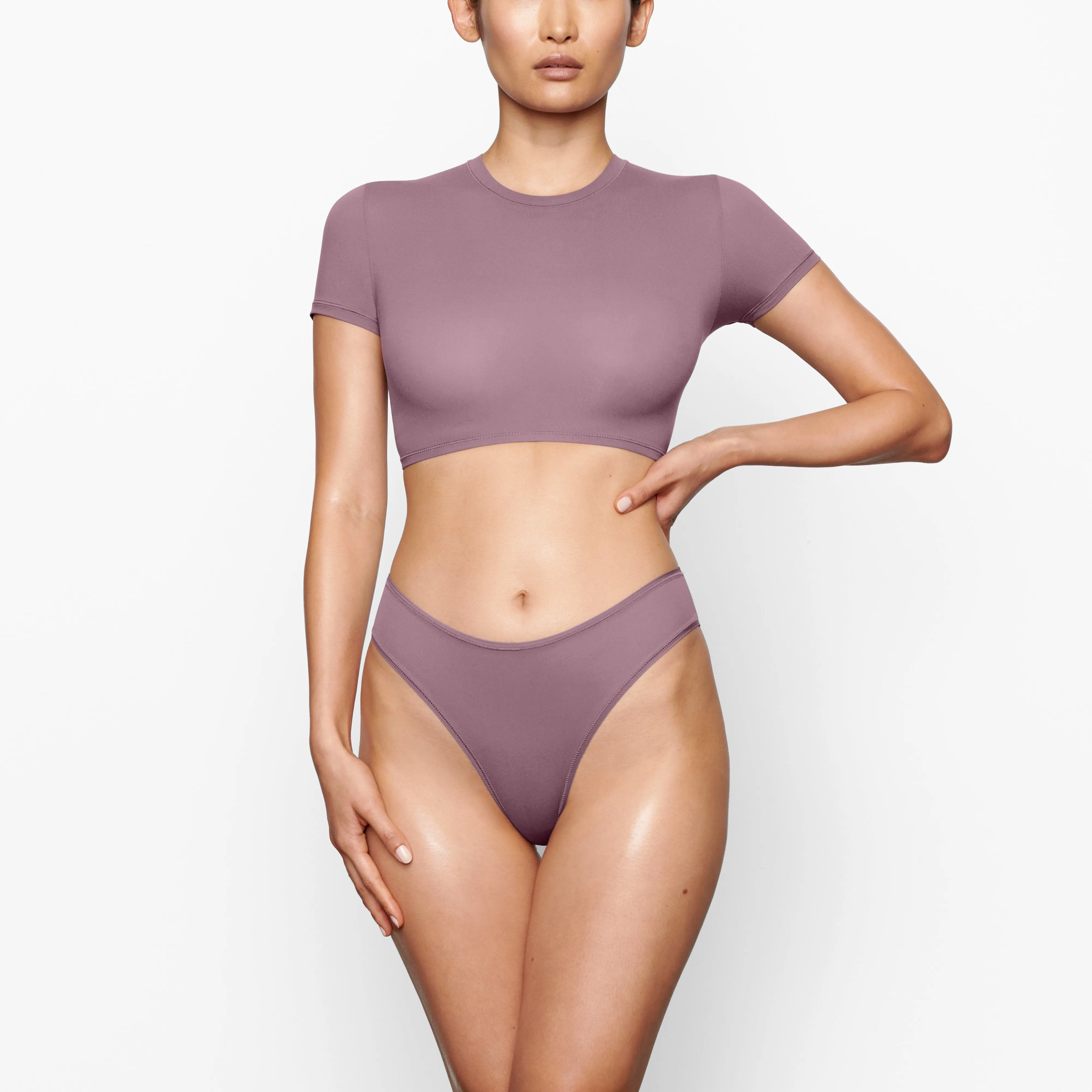 FITS EVERYBODY SUPER CROPPED T-SHIRT | PLUM